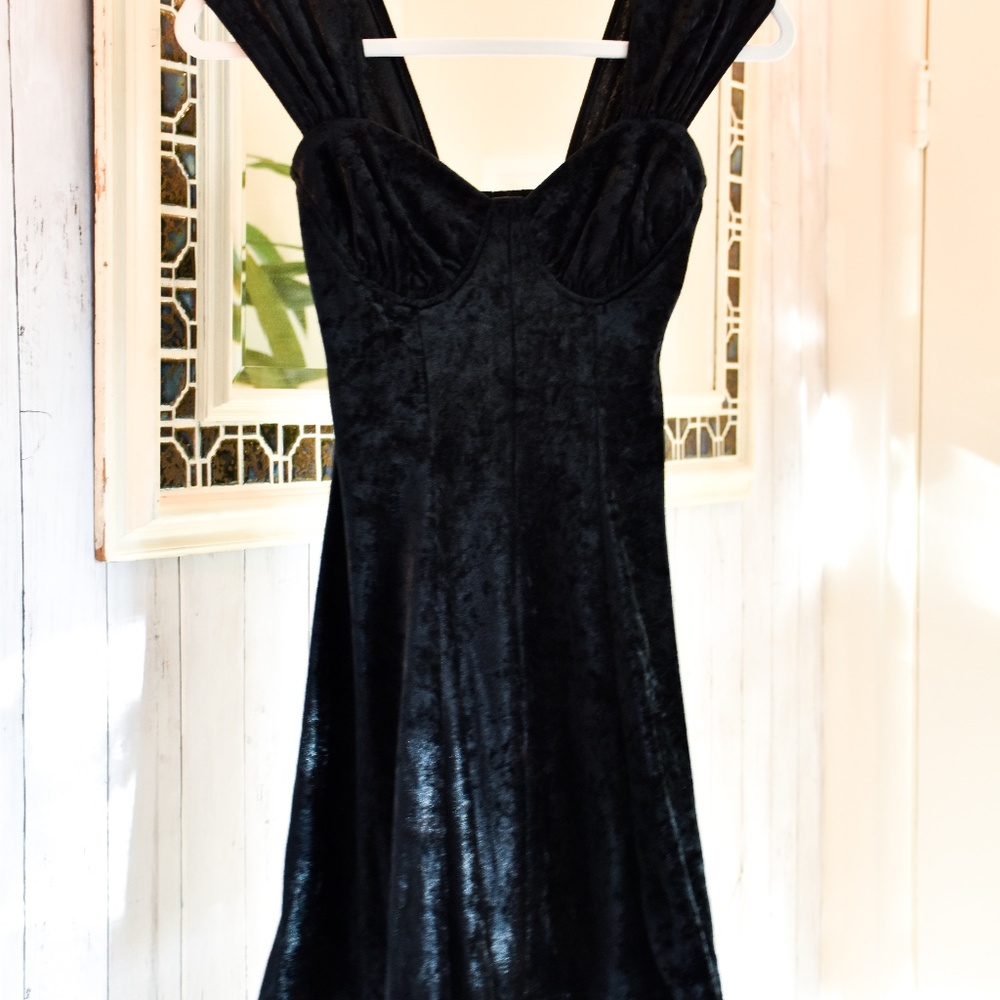 Sweetheart Black Velvet Mini Dress